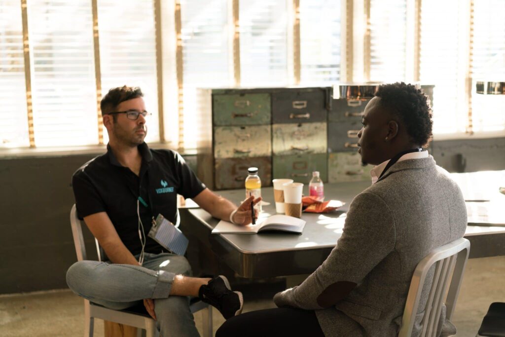 Bilden visar coaching. Lär dig mer hos exempelvis solidcoaching.se. Executive coaching, Affärscoaching med ICF certifikat. Företagscoaching och Teamcoaching
