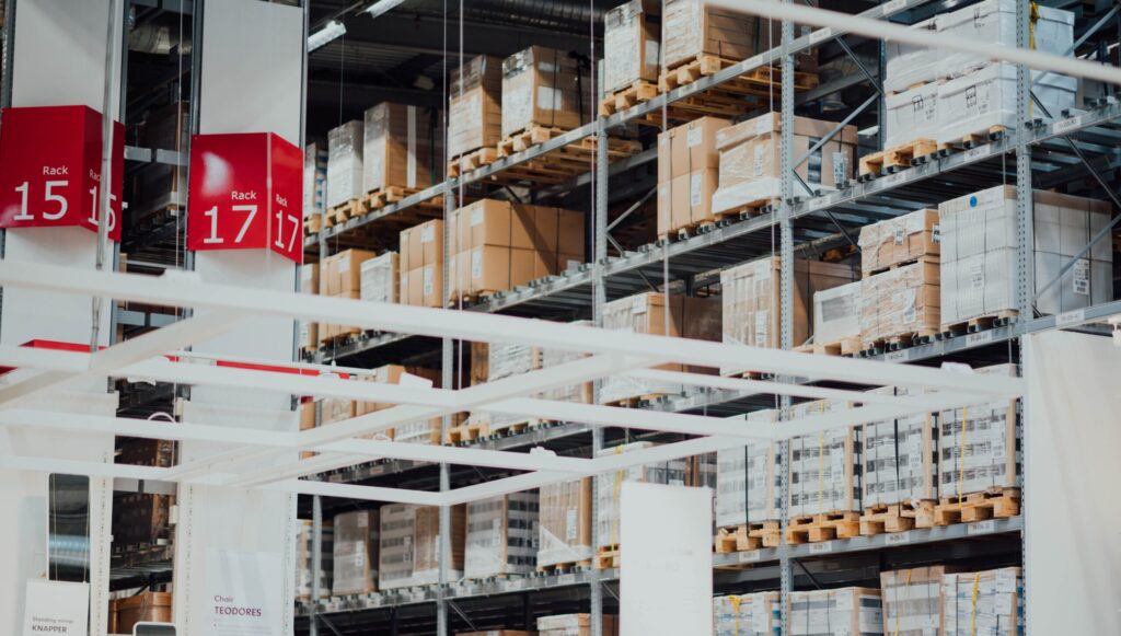 Bilden visar ett lager. Tredjepartslogistik Ehandel 3PL är idag en populär form för att lösa ehandelns logistik.